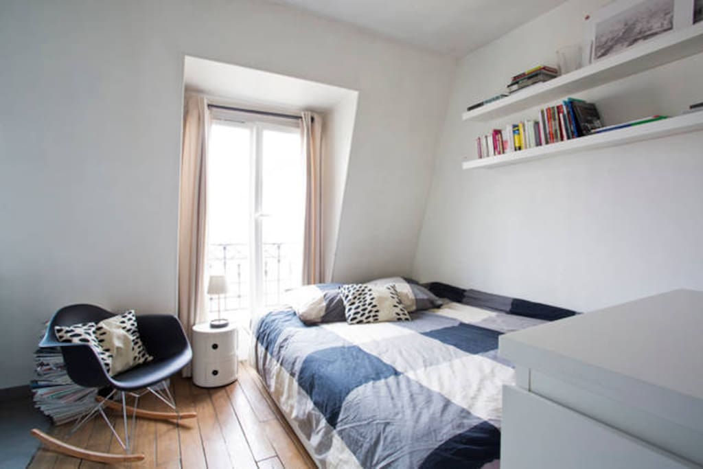 Appartement lumineux et fonctionnel avec un vrai lit convertible // Bright and functional appartement with a true convertible bed
