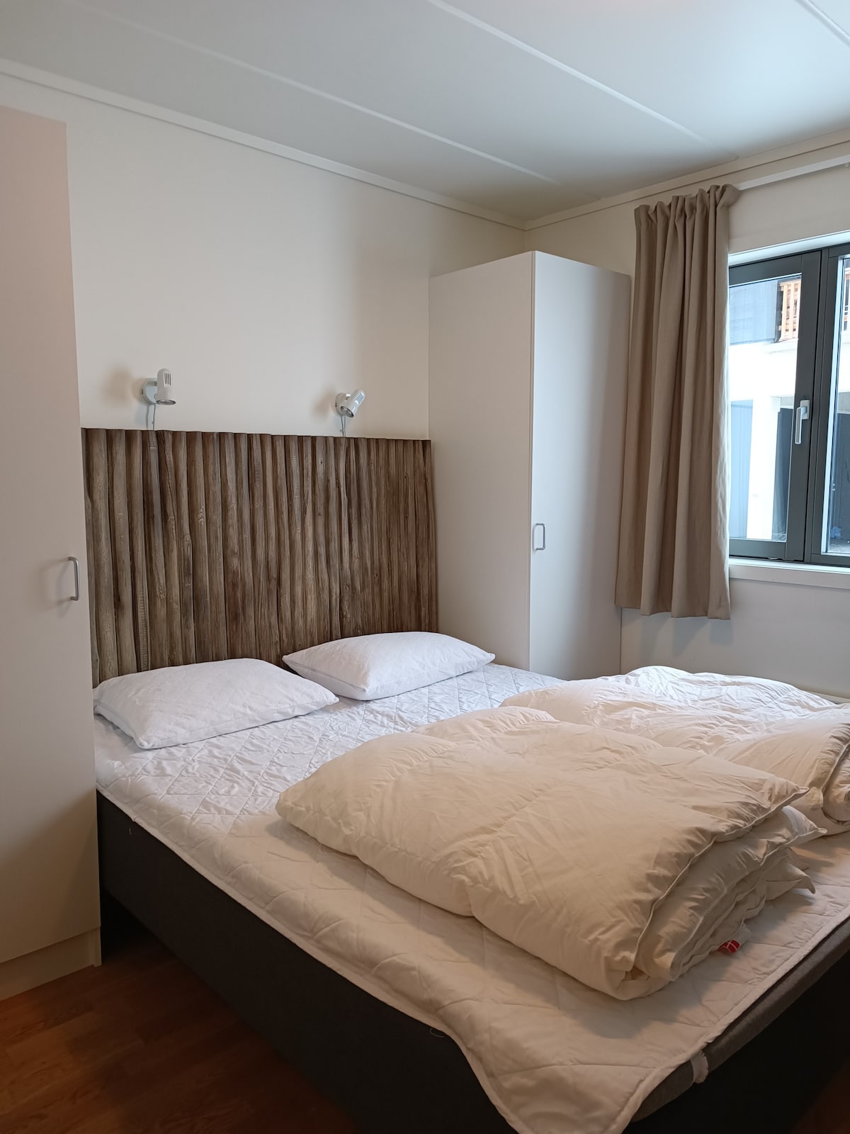 Საძინებელი 1 ორადგილიანი საწოლით, 150 სმ 