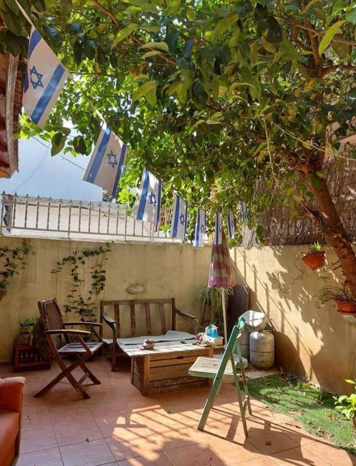 Quiet and pleasant garden apartment in the heart of Hatikva