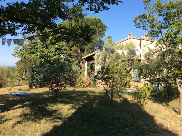 Maison Au Pied Du Luberon Avec Grand Jardin Arboré - Cucuron