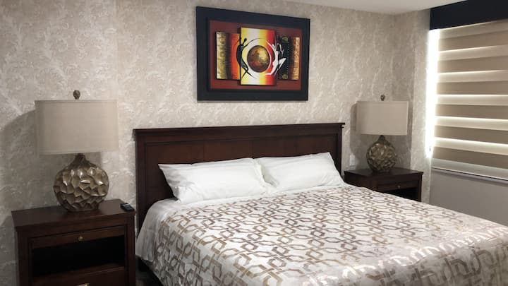 BEDROOM WITH CAMA KING