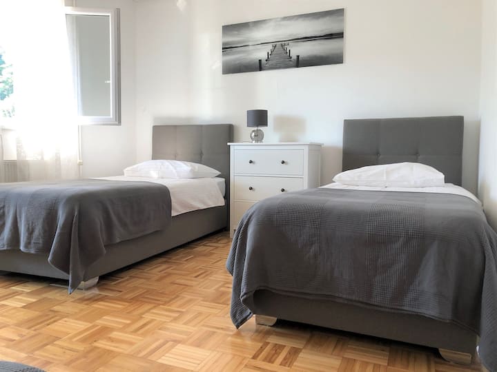 Formenti - spacious ap. -big balcony & marina view