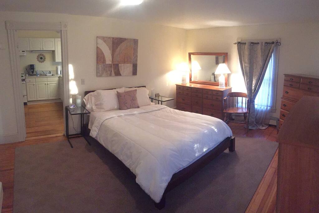 Queen bed in spacious room