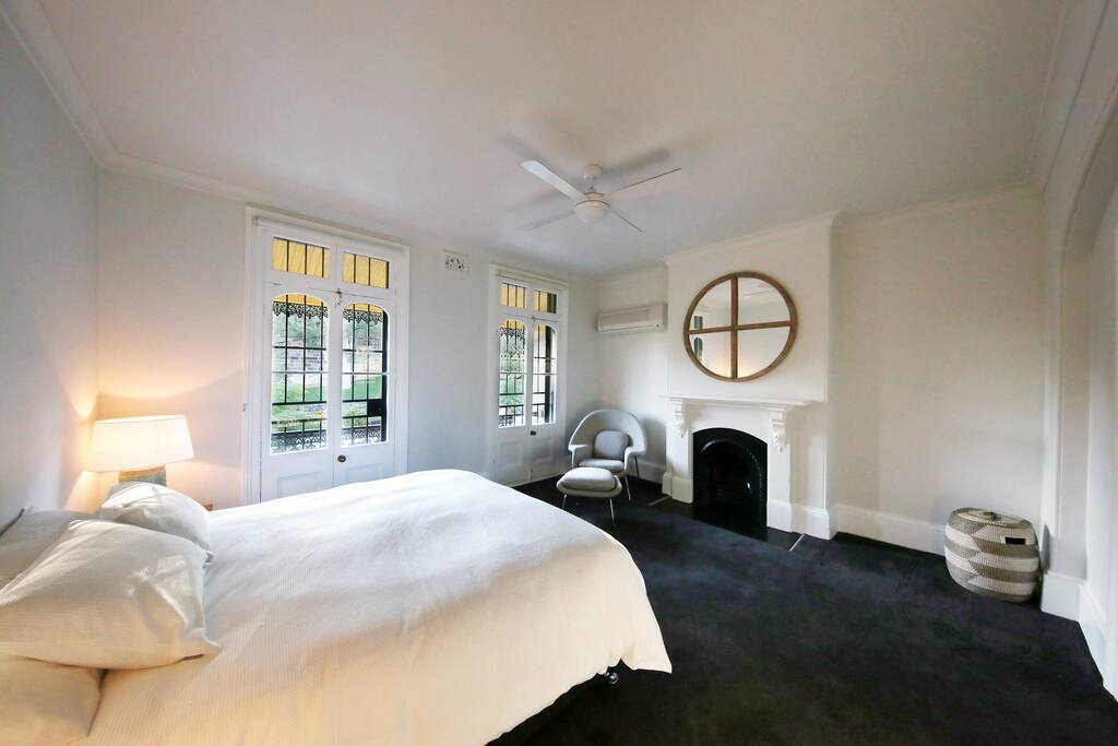 Main bedroom with super comfortable King bed, own ensuite bathroom with bathtub, ceiling fan, air con, heating and lots of storage space!