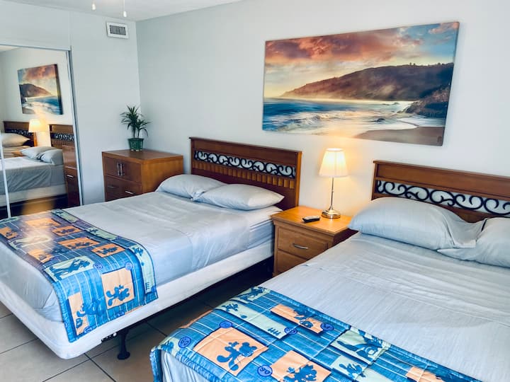 Camera da letto n° 1 (2) letti matrimoniali (per un totale di 4 persone) con TV 
