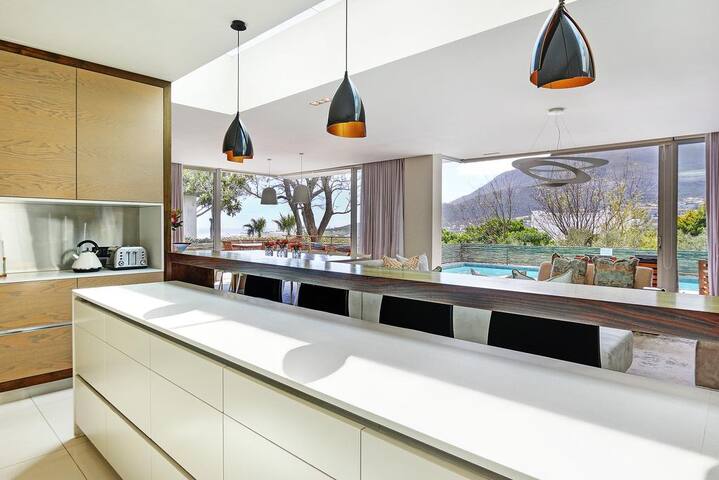 Luxury 4 bed Villa, 5-Star, Camps Bay gallery image 5