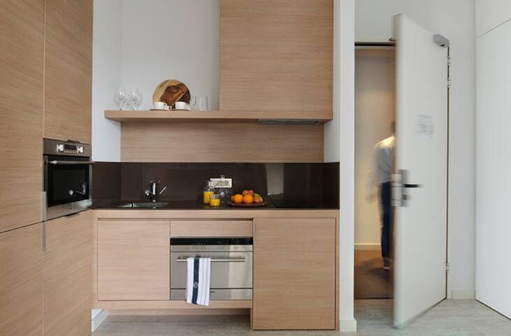 Spacious Serviced Apartment with River View gallery image 3