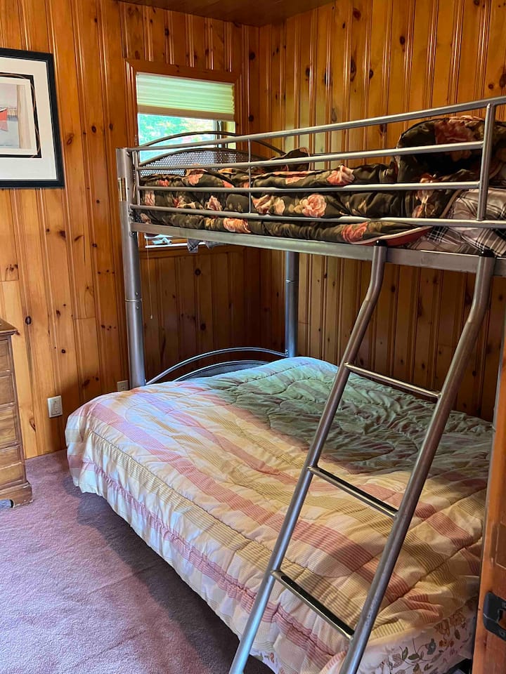 เตียงสองชั้นเตียงคู่ด้านล่างเตียงเดี่ยวด้านบน