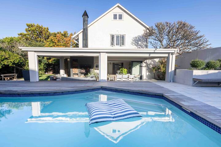 Sunny family home in Cape Town gallery image 4