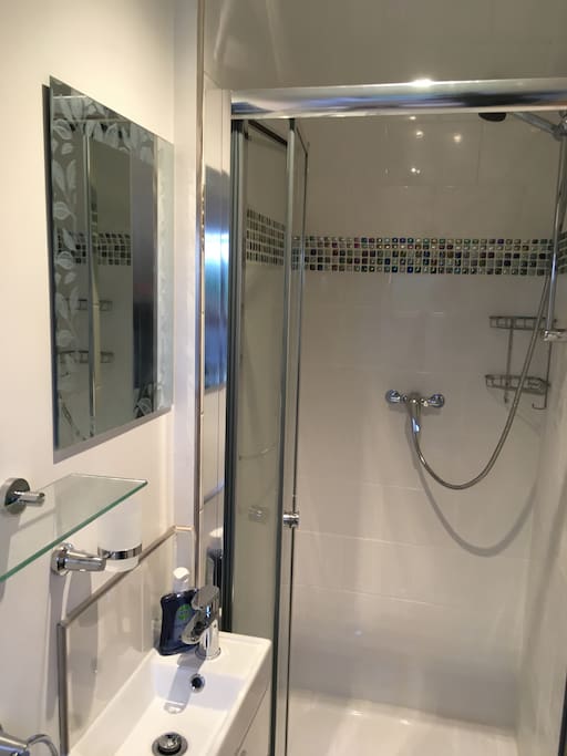Fresh Clean En Suite
