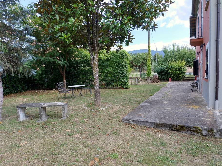 Il giardino anteriore