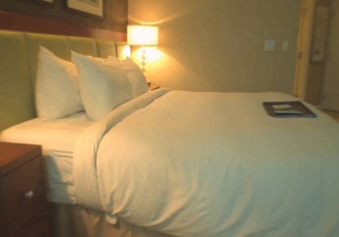 MGM Signature 2 BR Sleeps 8 – No Cleaning Fee gallery image 4