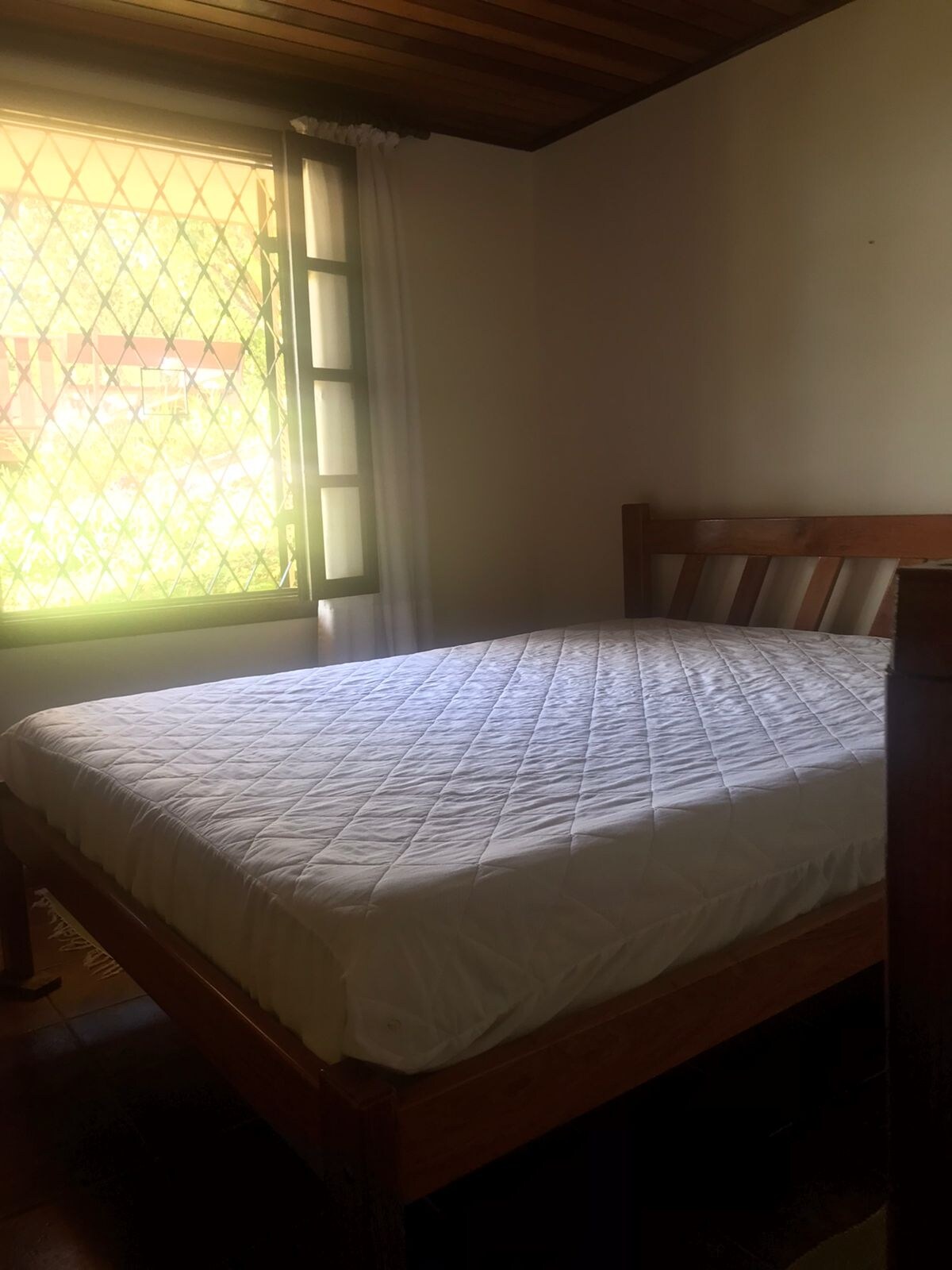 配备双人床的双人房04。