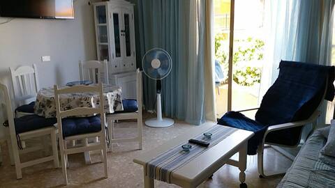 A sunny apartment, WIFI, balcony and pool access.