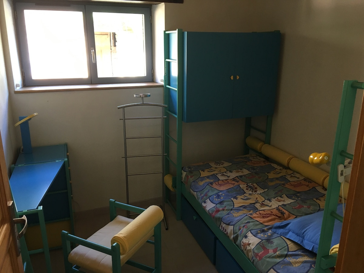 Chambre فقط في جمهورية الكونغو الديمقراطية، مضاءة 90