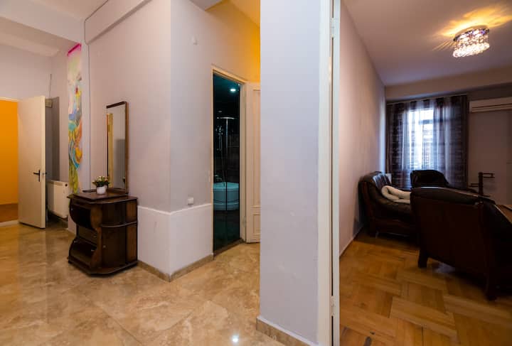 Three-bedroom apartment with a rental in the city center