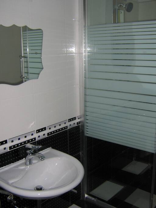 SHOWER CUBICLES