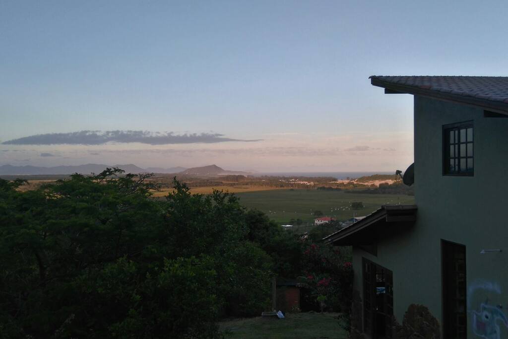 Vista ao lado da casa