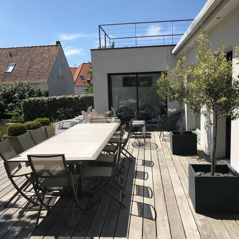 charming house, for 10 people 3 minutes from the sea.