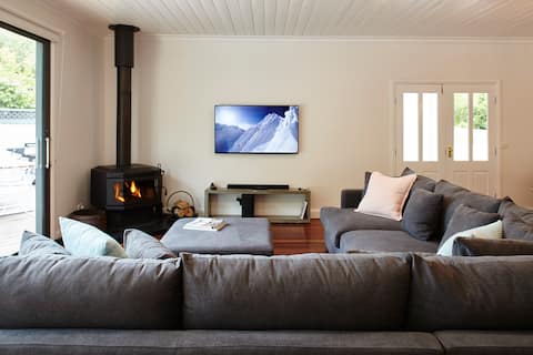 Top Airbnb: Lumley House c. 1898 in Bright