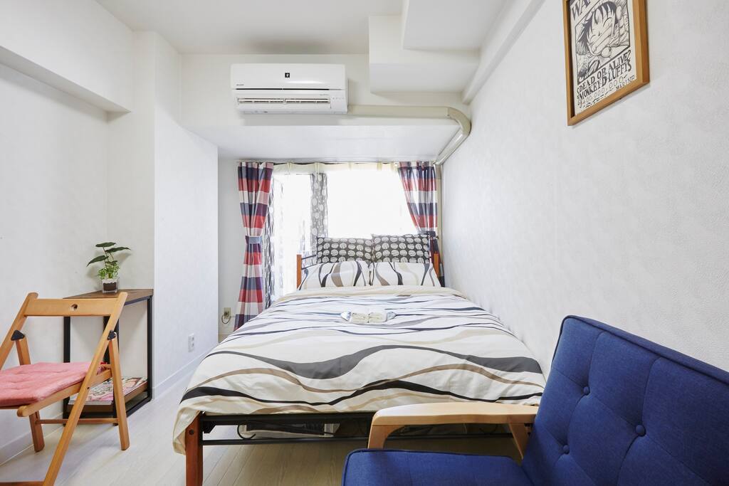 Spacious bedroom (卧室)