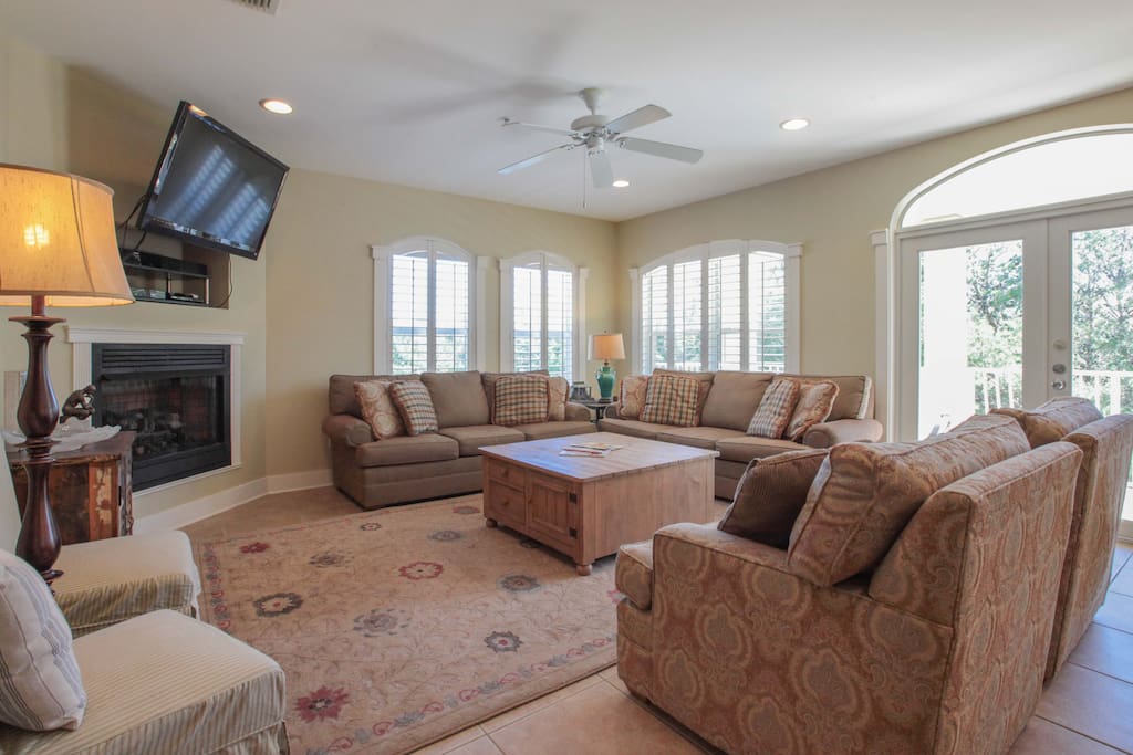 Living room with flat screen tv
