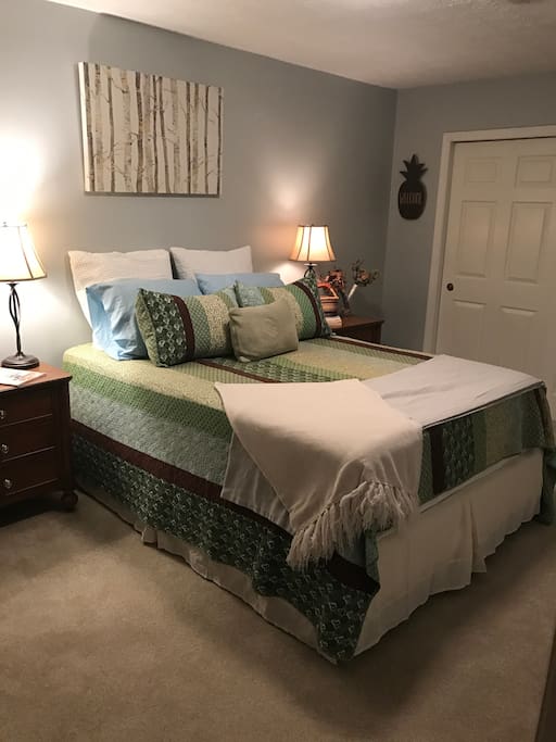 Queen bed with brand new mattress protector. Sleep well! Extra blankets are on the end of the bed!