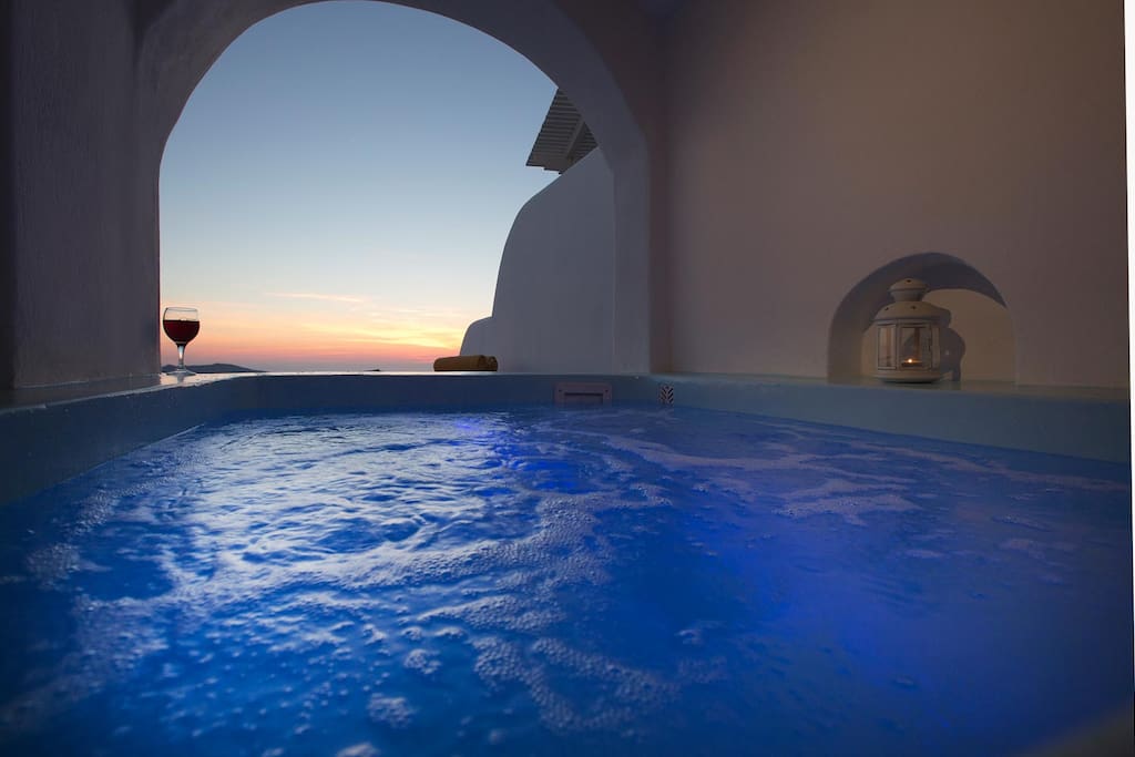 Balcony with view at the sea, sunset, caldera and private big Jacuzzi Hot-tub