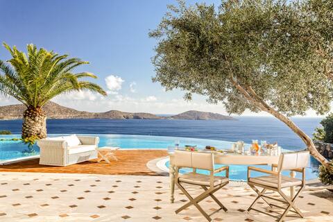 Presidential Spa Pool Villa