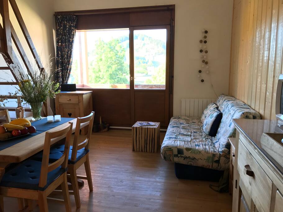 Woonkamer met zicht op de bergen