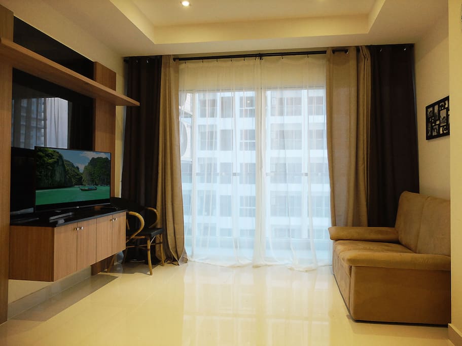 Living room with dining table and access to the balcony