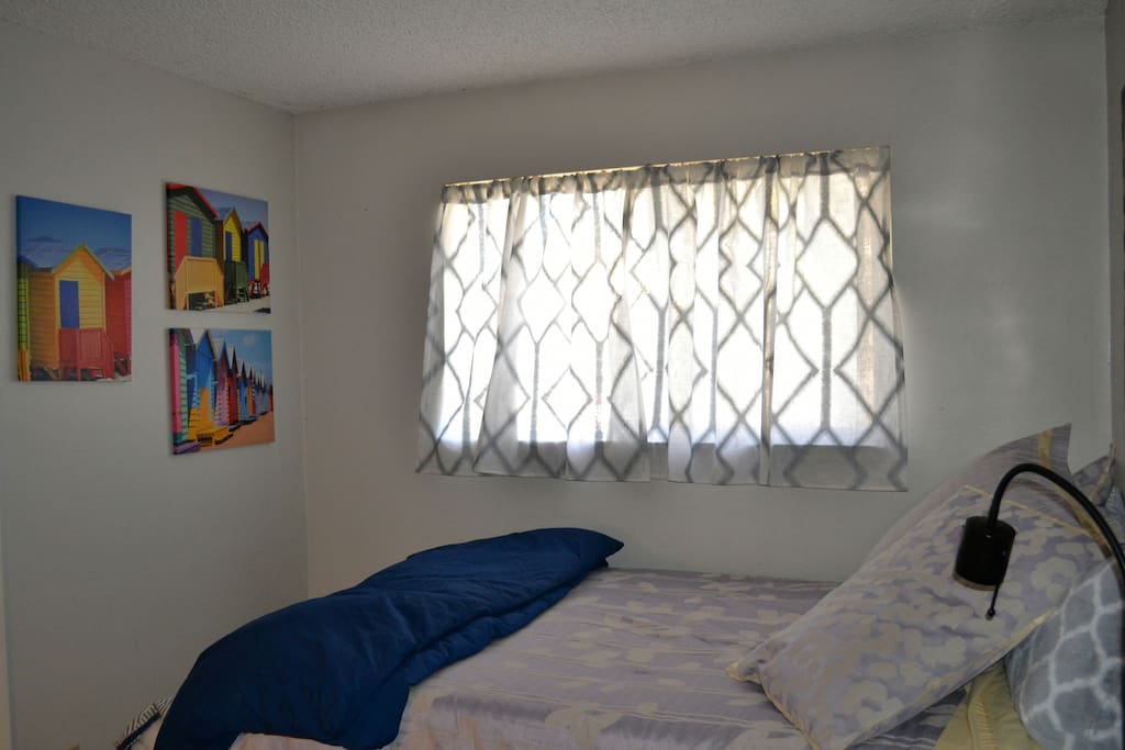 Close to public transportation, bike paths and a park!