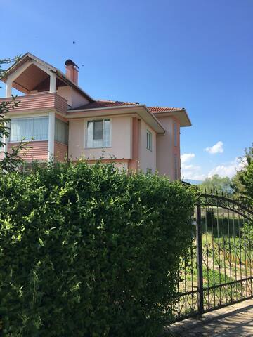 Rooftop in Villa for Nature Lovers - Free Ride Inc