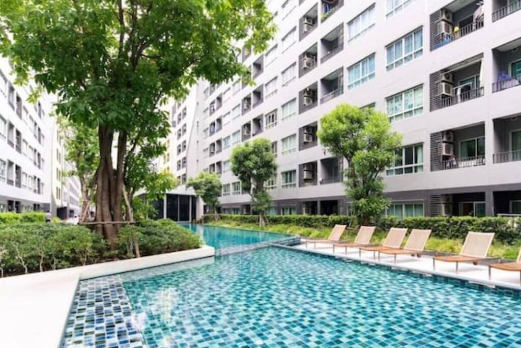 Swimming pool open 6AM-10PM