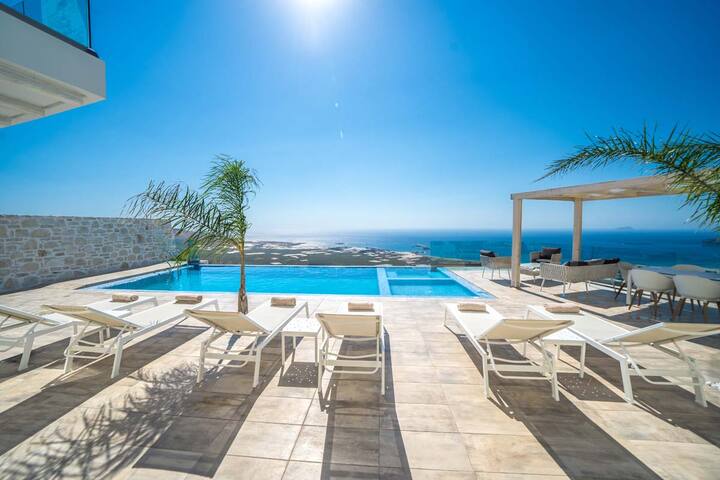 Luxury Villa with a Miraculous View gallery image 2