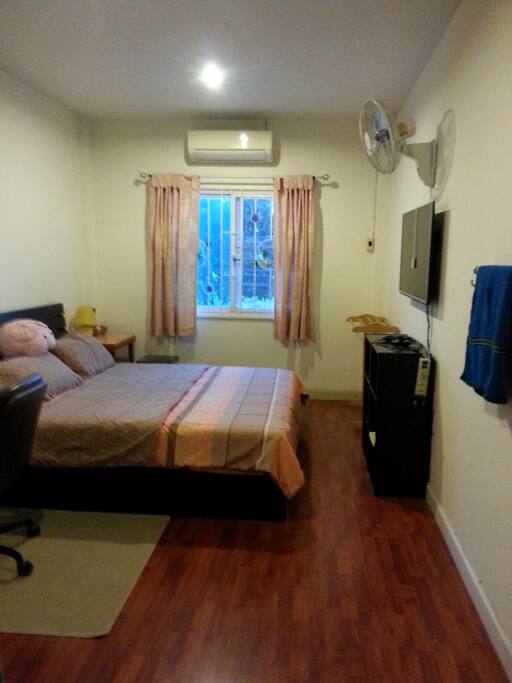ห้องแอร์ +พัดลม +WIFI