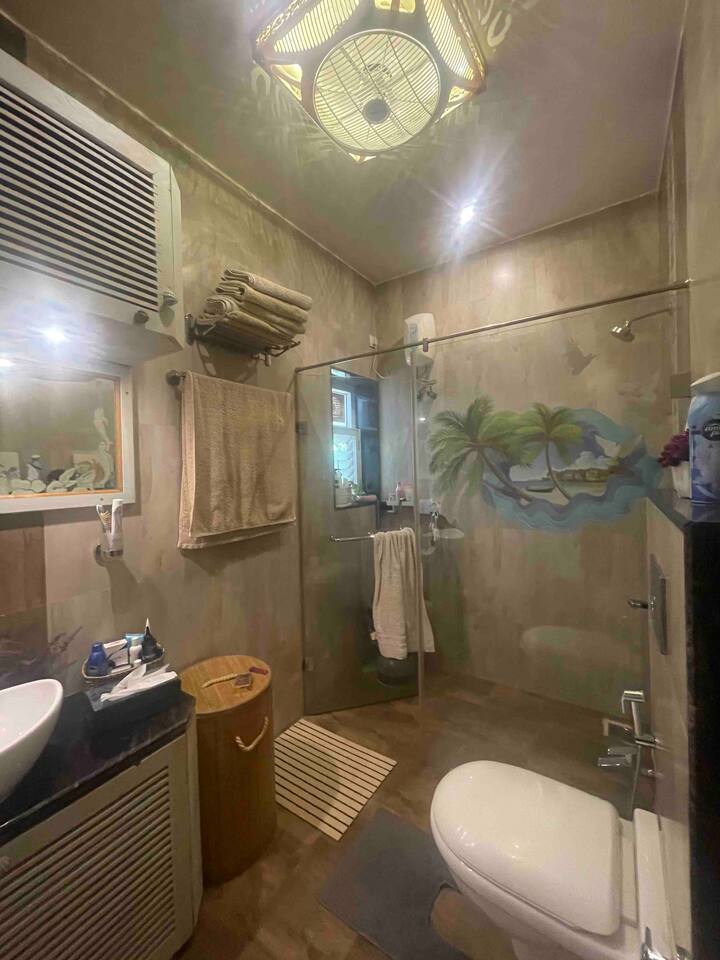 Full bathroom 1 image 1