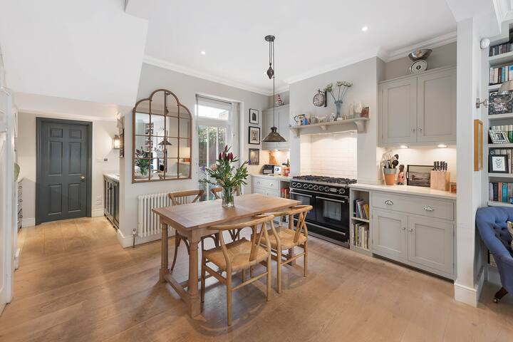 Townhouse in Brackenbury Village gallery image 4