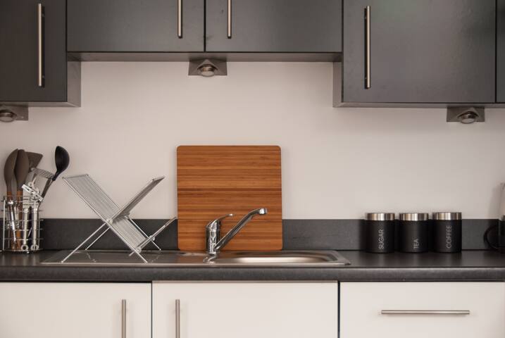 Spacious Two Bedroom – Two Bathroom byMansley gallery image 5