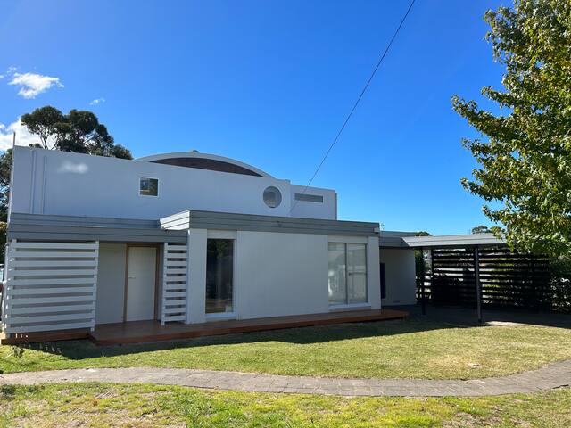 Relaxing Ocean Front Beach House gallery image 4