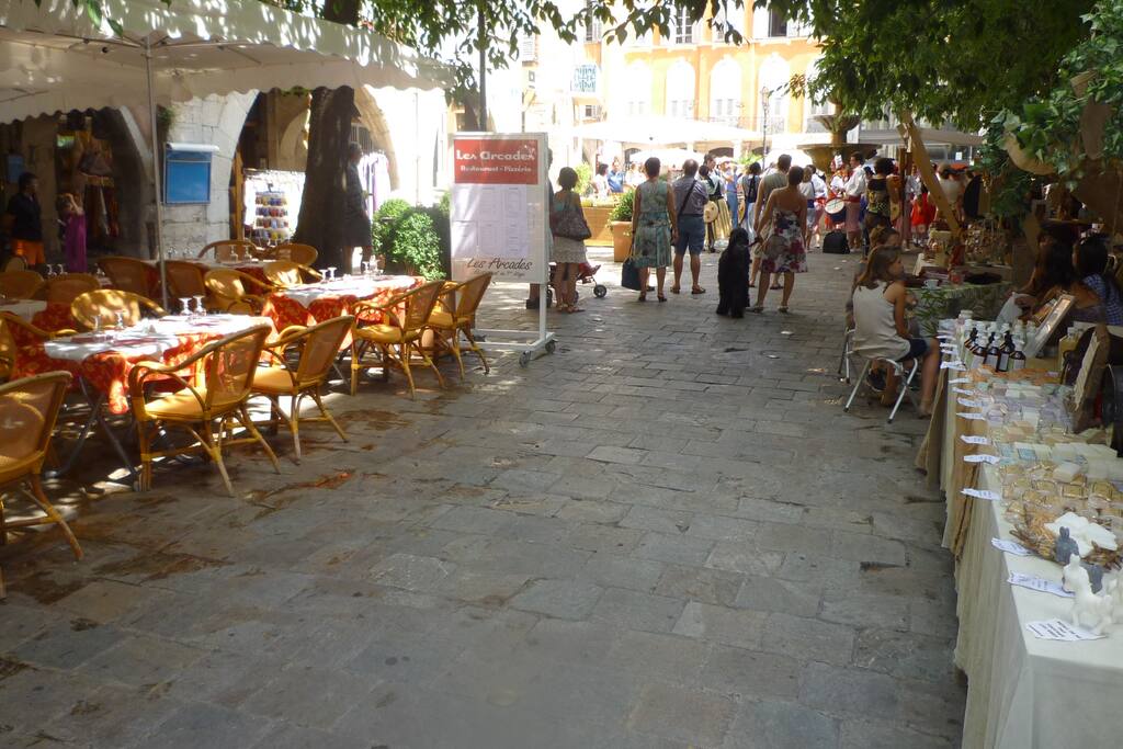 LA VIELLE VILLE
