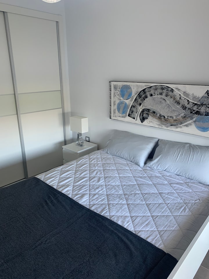 Module de deux matelas simples, convertible en lit double. NE PEUVENT PAS ÊTRE SÉPARÉS pour faire 2 lits simples.