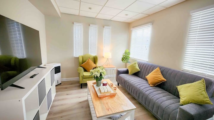 The Lazy Expat - Paarl - Self Catering Apartment - Paarl
