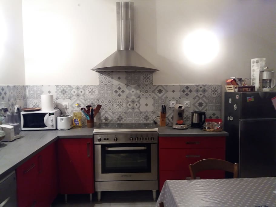 Une cuisine toute équipée et fonctionnelle