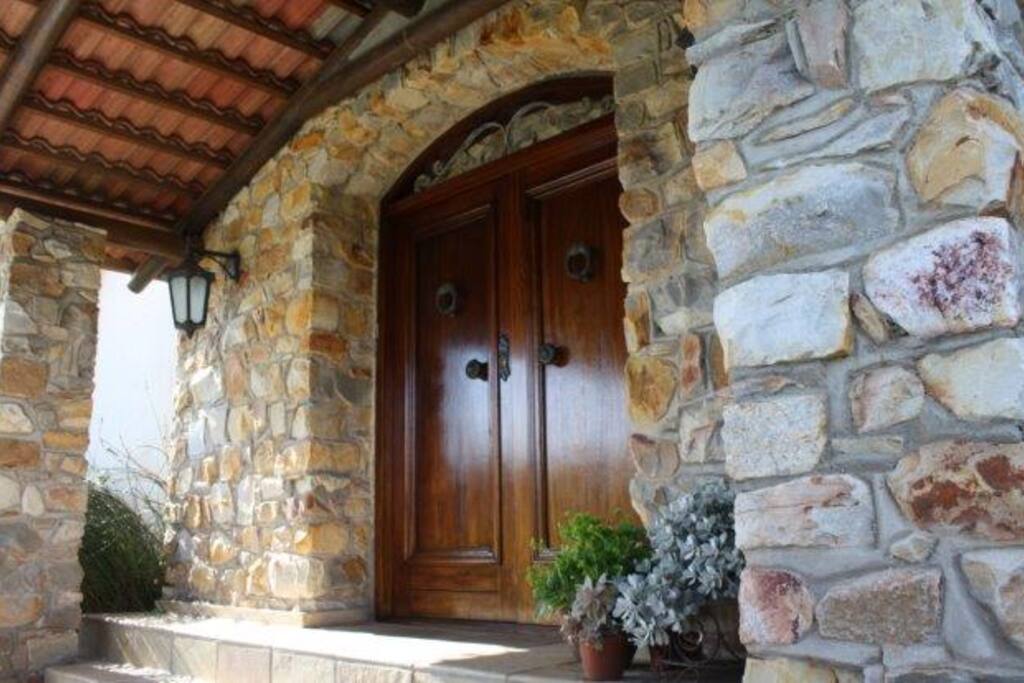 Porte couchere entrance