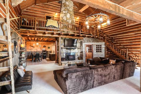 Cozy Cabin Lane with fully stocked game room!