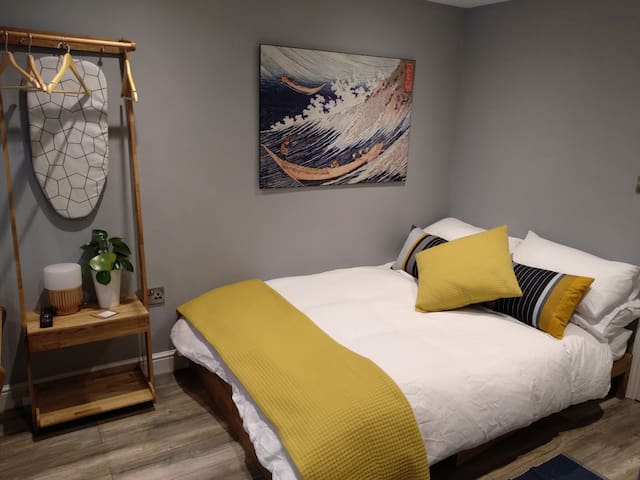 Well equipped, studio in Headington!