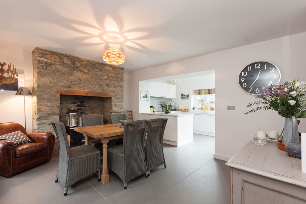 Open plan dining area with underfloor heating throughout