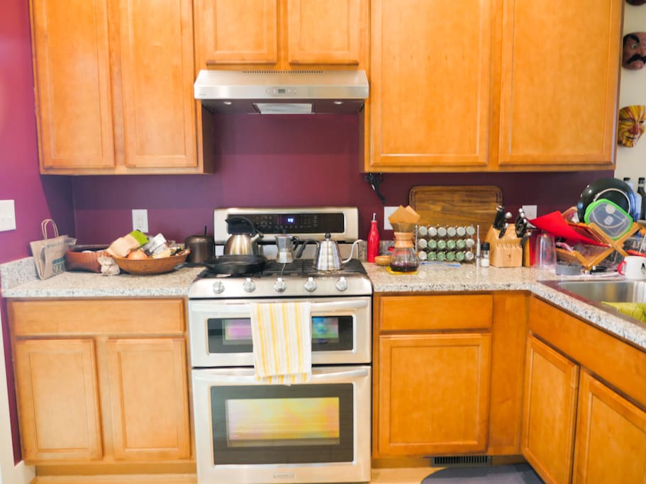 Full kitchen, gas stove