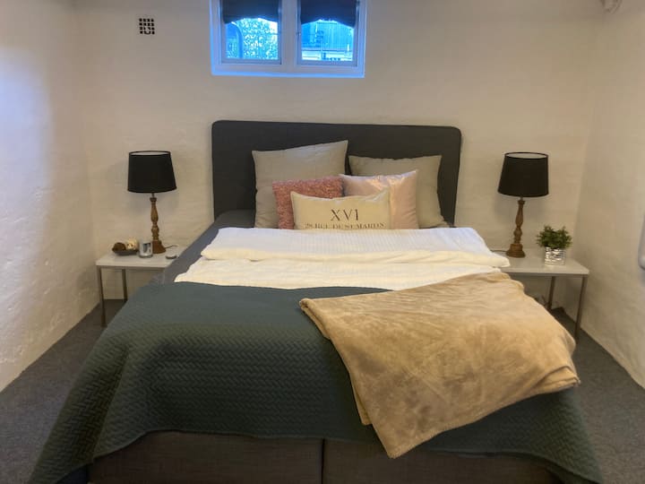 Dormitorio 3. 160 cm*200 cm. Cama con espacio para 2 personas. Sótano.